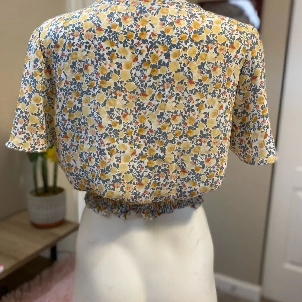 Floral top - Picture 2 of 3